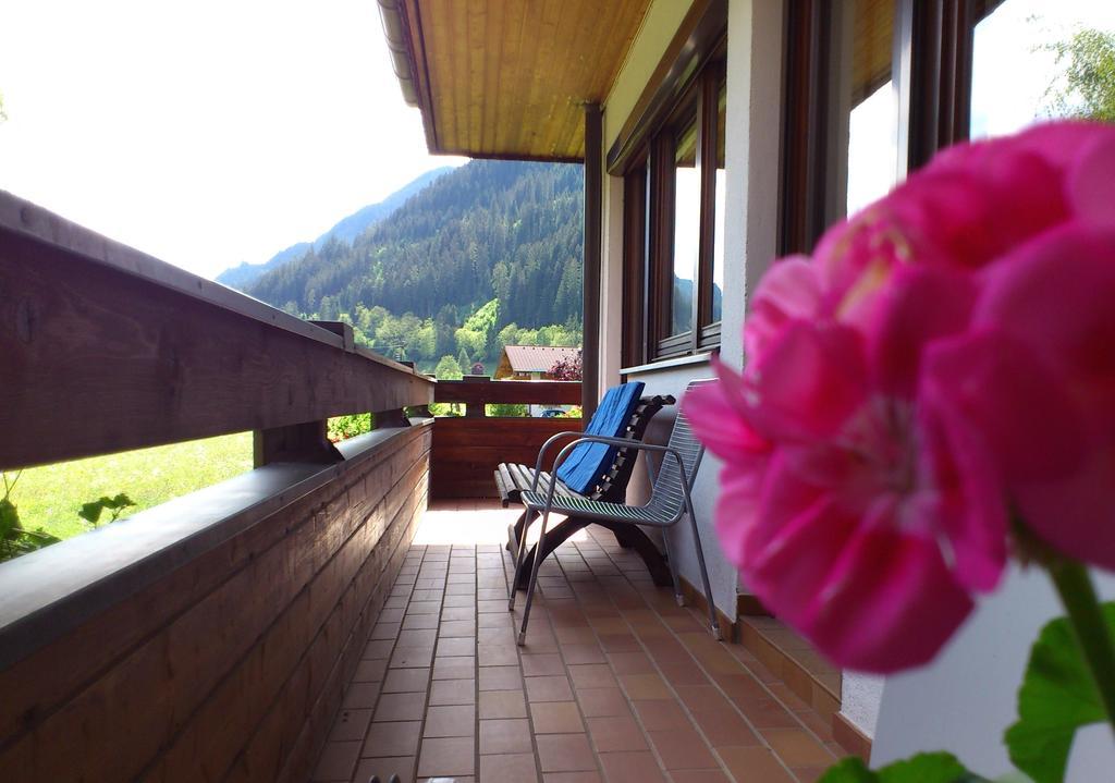 Ferienwohnungen Bailom Elbigenalp Bilik gambar